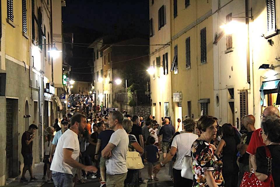 a-vaiano-terza-serata-per-happy-shopping-il-tirreno