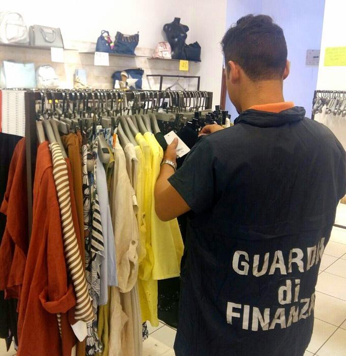 Alcuni dei capi sequestrati dai finanzieri