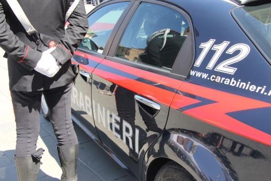 Un'auto dei carabinieri (foto d'archivio)