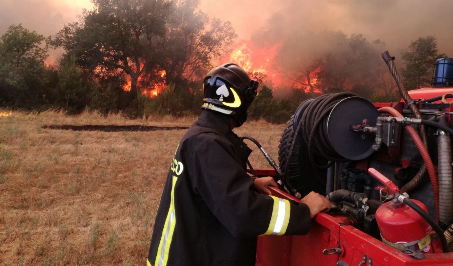 L'incendio a Pietratonda (foto vigili del fuoco)