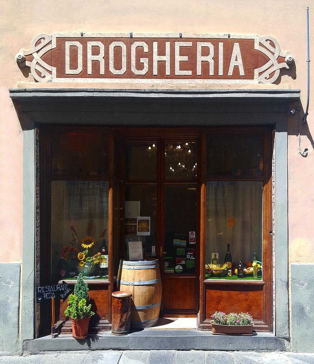 La Drogheria in via Elisa