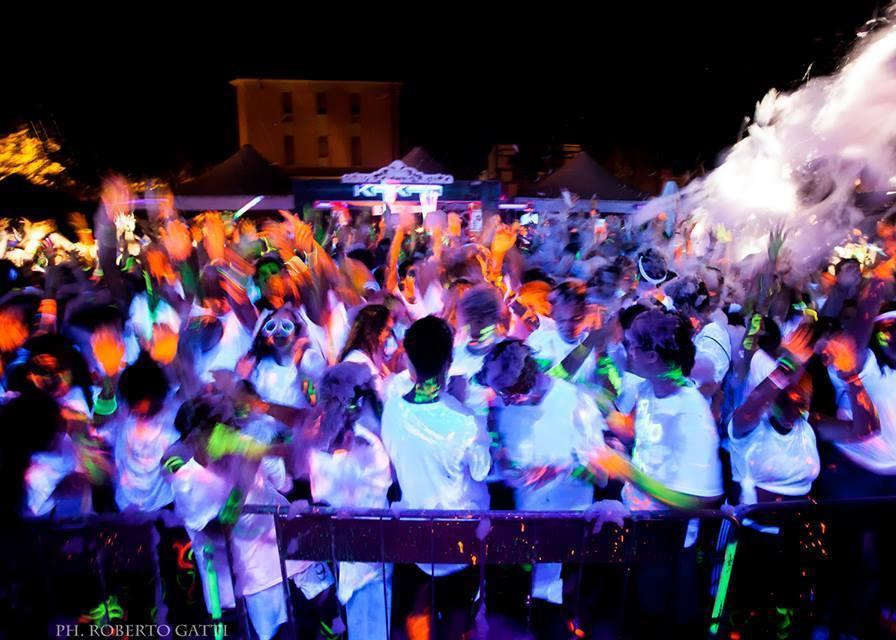 La corsa Fluo illumina di sorrisi il centro di San Felice