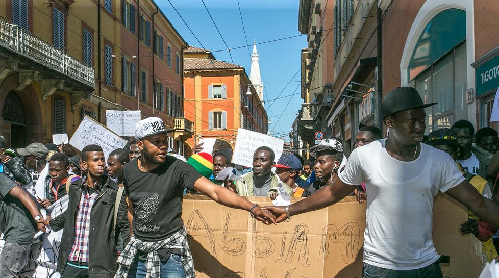 Appello dei profughi: «Noi come i poveri chiediamo rispetto» 
