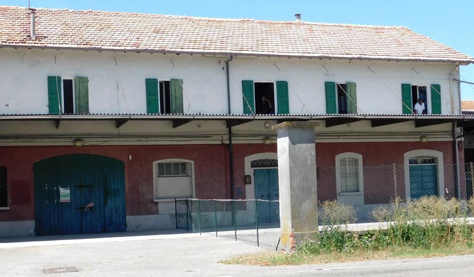 Villa Bagno, gli 8 profughi ospitati nelle ex cantine 