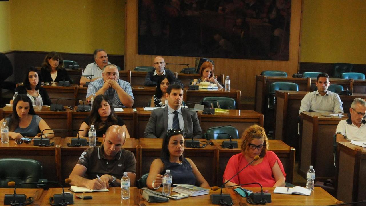 Treni, Regione nel mirino: «Costi elevati? Solo bugie»