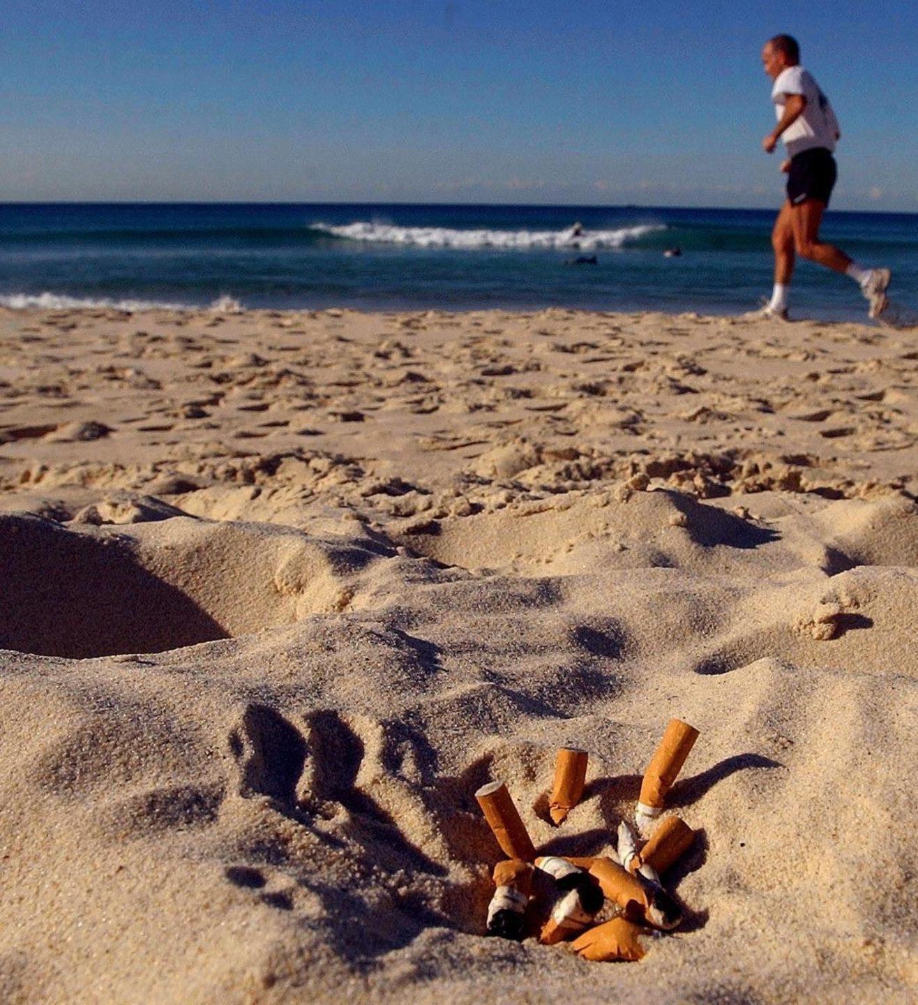 Il Parco della Maddalena: ecco i posacenere da spiaggia