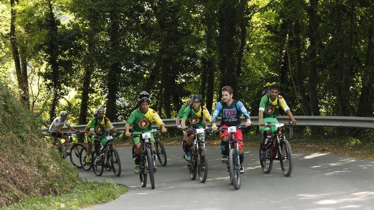 Escursione in bici nelle ore notturne nella Svizzera Pesciatina