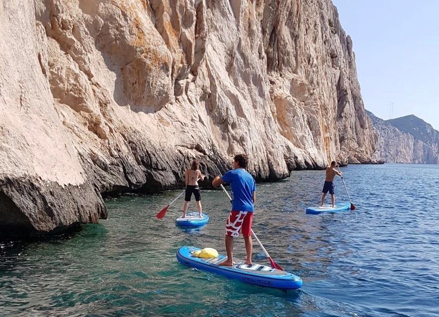 Una passeggiata in Sup sulle onde azzurre di Tavolara 