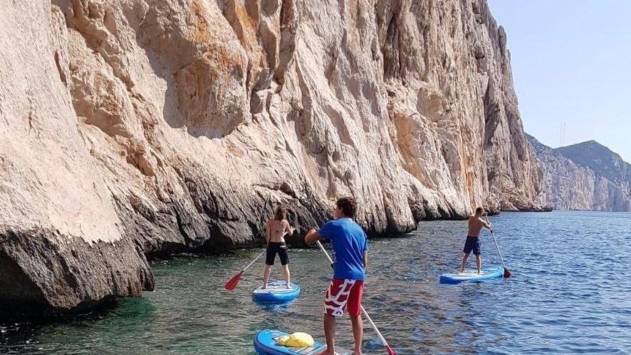 Una passeggiata in Sup sulle onde azzurre di Tavolara