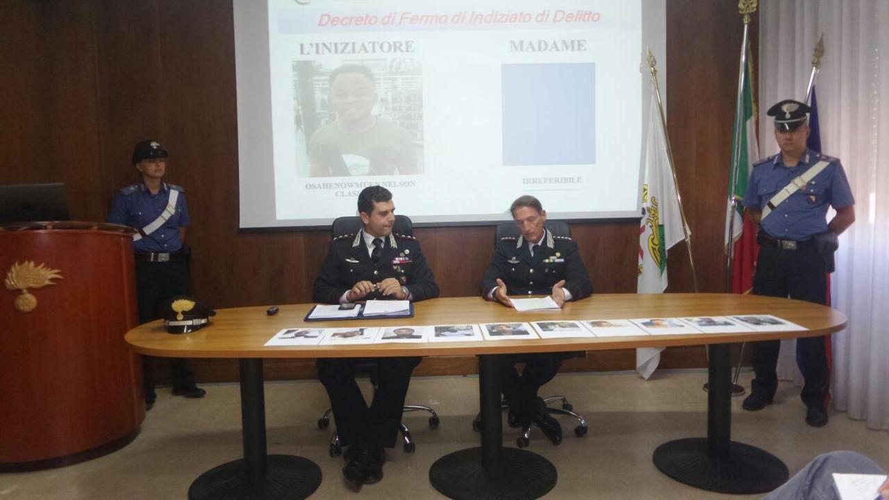 La conferenza stampa dei carabinieri per illustrare l'operazione