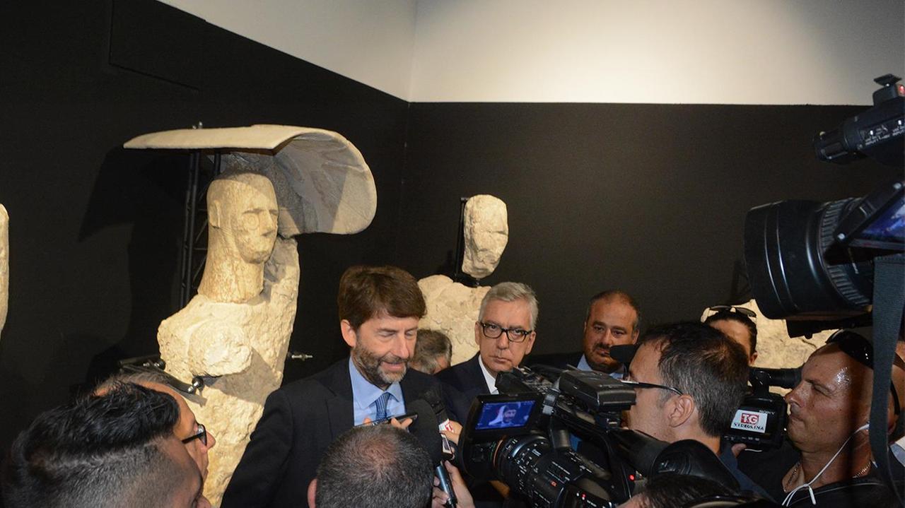 Il ministro Franceschini e il presidente della giunta Pigliaru al museo di Cabras (foto F.G. Pinna)