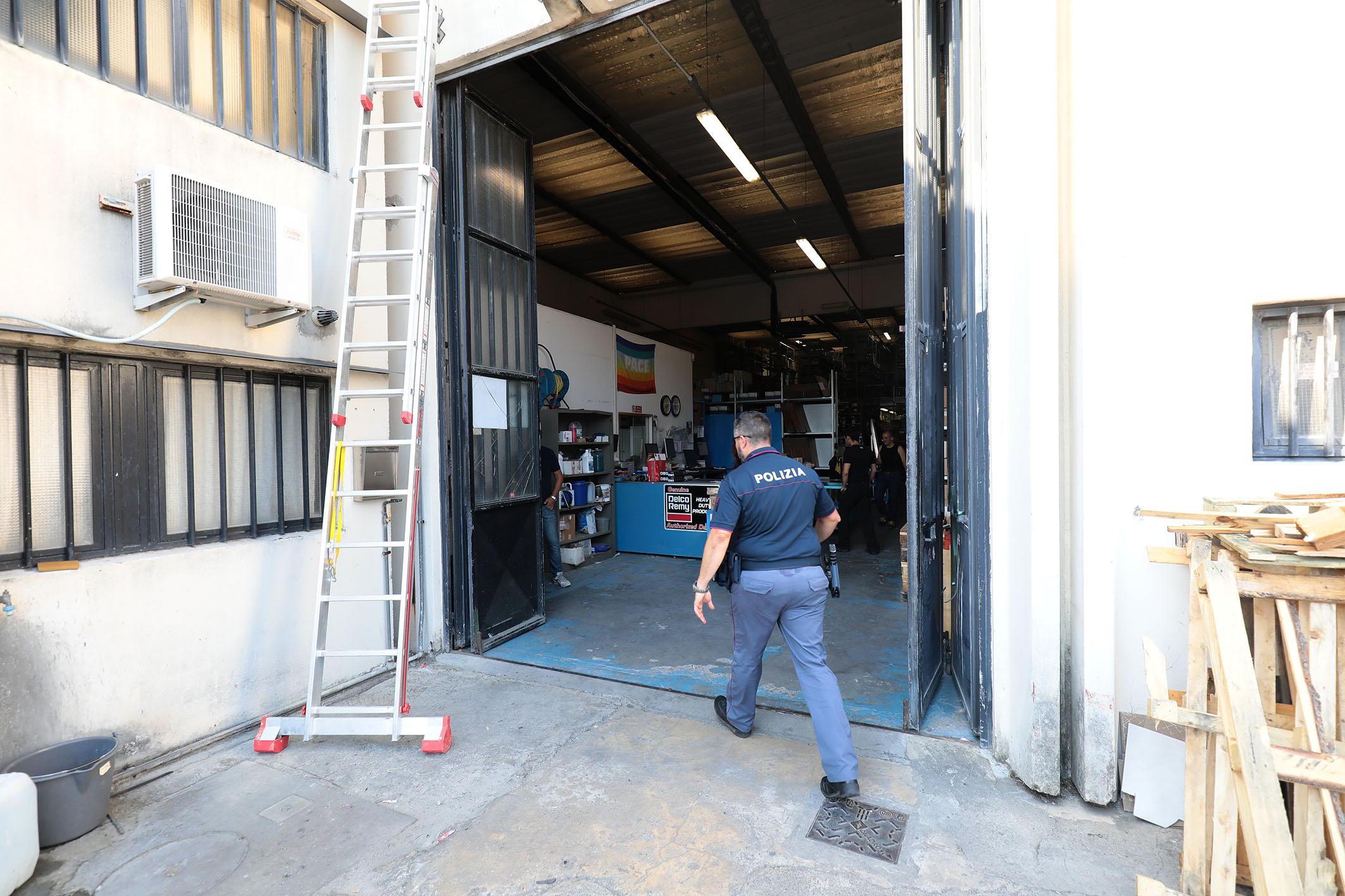 Sul posto è intervenuta la polizia (Foto Agenzia Carlo Sestini)