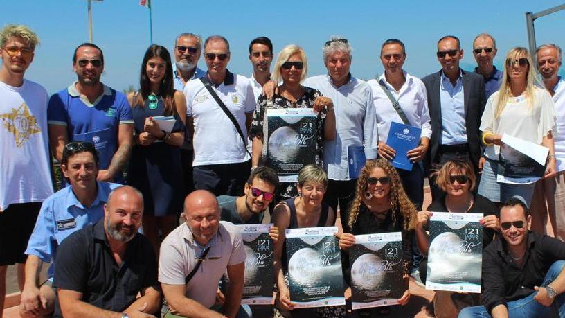 Notte Blu a Tirrenia con quattro palchi tra dj, musica e balli