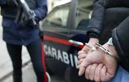 Rapina una negoziante: arrestato 