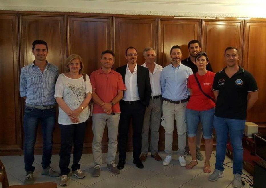 Undici defibrillatori sono stati installati lungo le vie del centro 