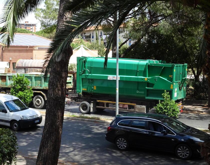 Caos in via Uranio, scatta la petizione 