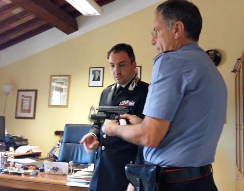 Nel garage un poligono e una fabbrica di armi 