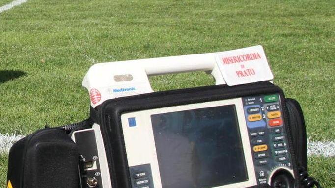 La famiglia dona un defibrillatore alla Pro Livorno