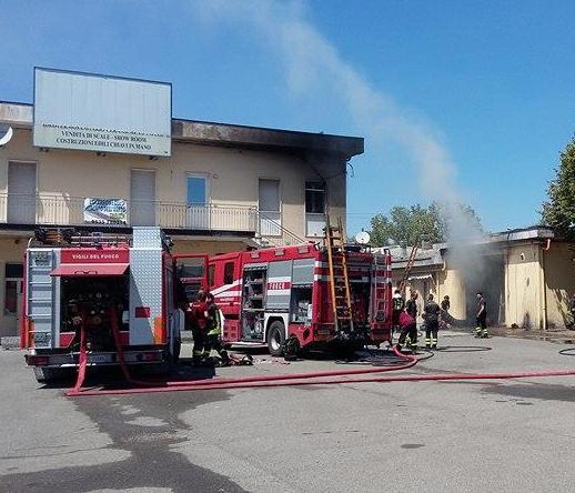 Brucia il deposito della macelleria islamica 