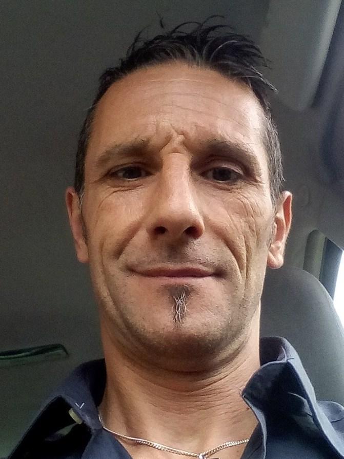 Si ribalta con l’auto: muore 47enne 
