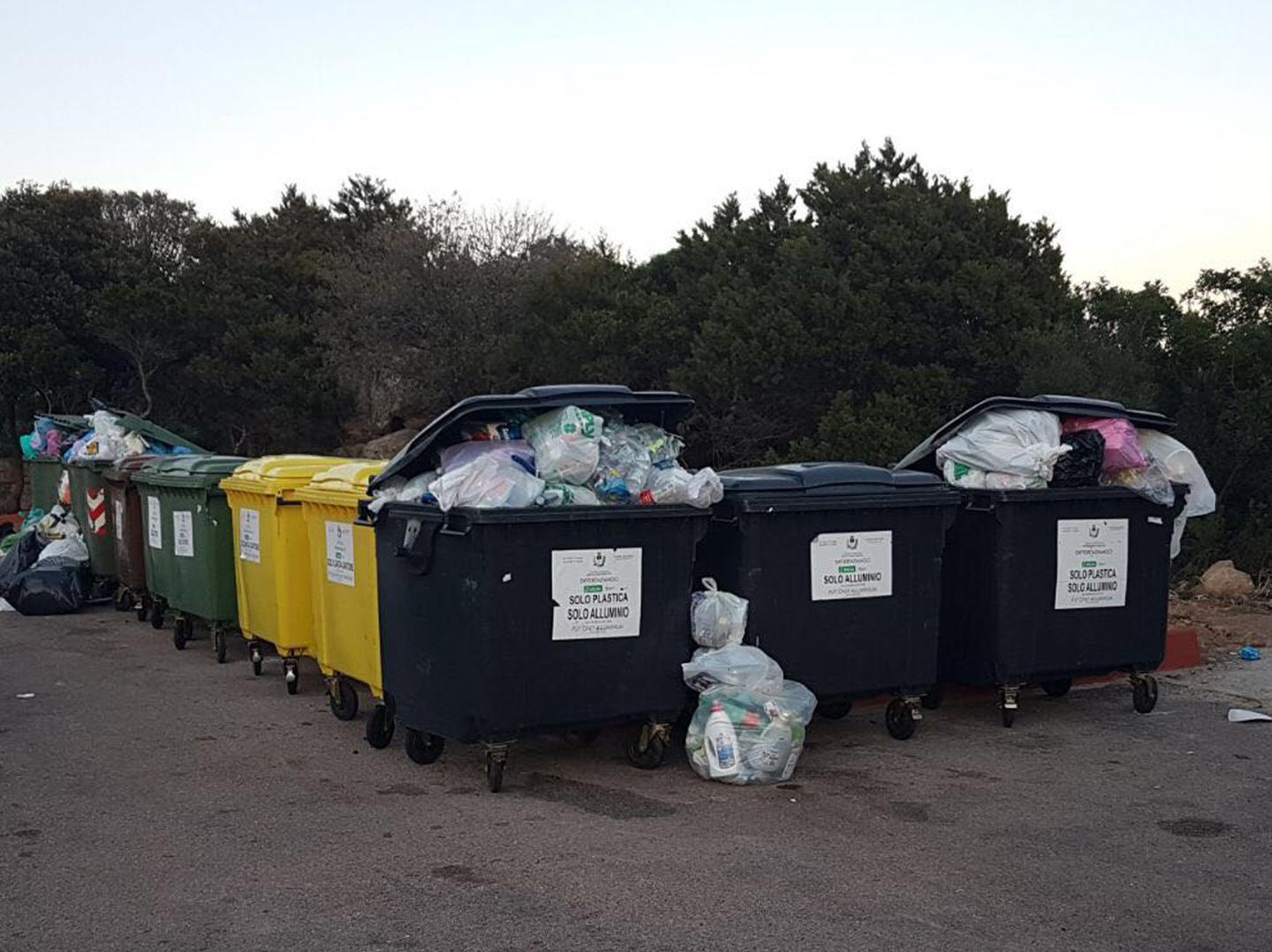 L’isola ecologica è una discarica 