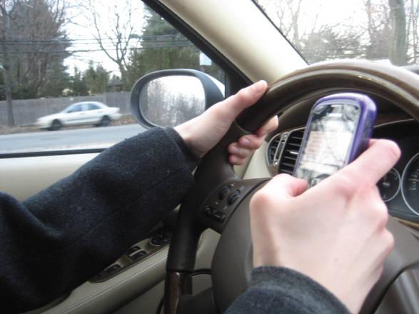 Reggio Emilia: telefonino al volante, 467 multe dall'inizio dell'anno