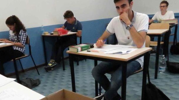 La prova di maturità in un liceo di Prato (foto Batavia)
