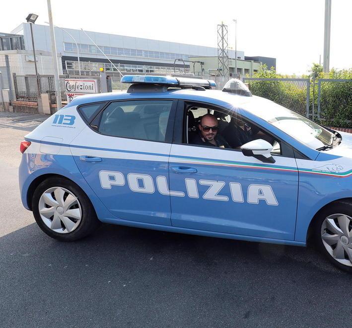 Due operai precipitano dal tetto di un’azienda 