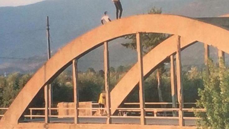 Via ai controlli per evitare le “scalate” sul ponte