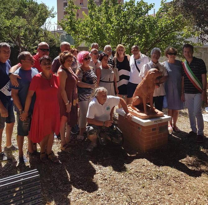 Gran festa ai Diaccioni per Picitrì grazie a una statua e tanti ricordi