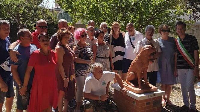 Gran festa ai Diaccioni per Picitrì grazie a una statua e tanti ricordi