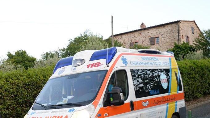 Grave una donna precipitata da otto metri