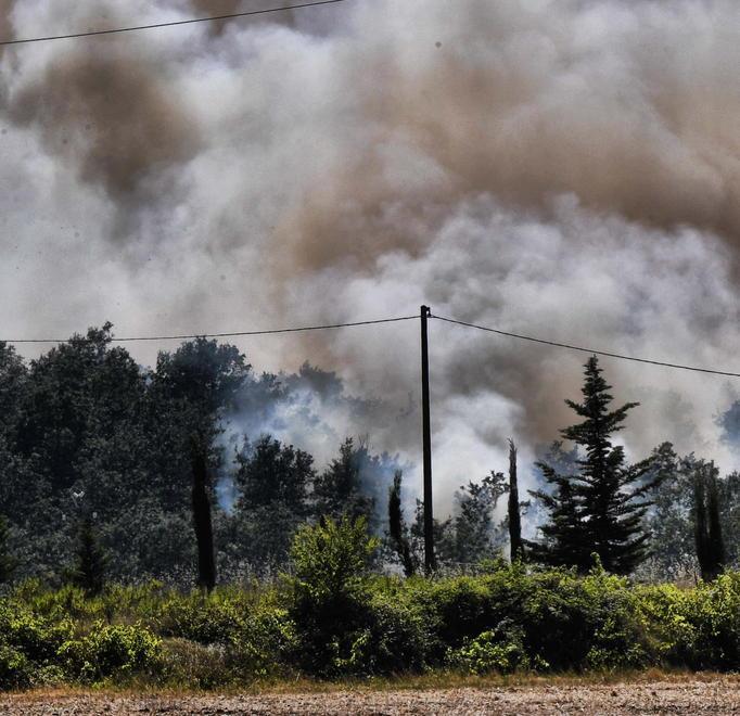 Evacuato di nuovo il centro Stella Maris minacciato dal fuoco