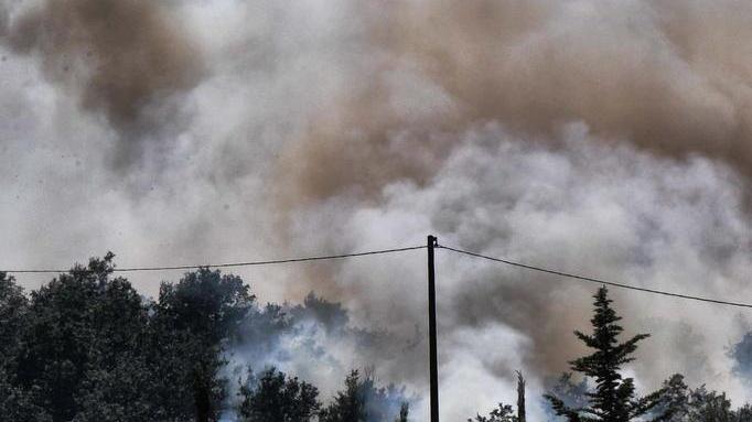Evacuato di nuovo il centro Stella Maris minacciato dal fuoco