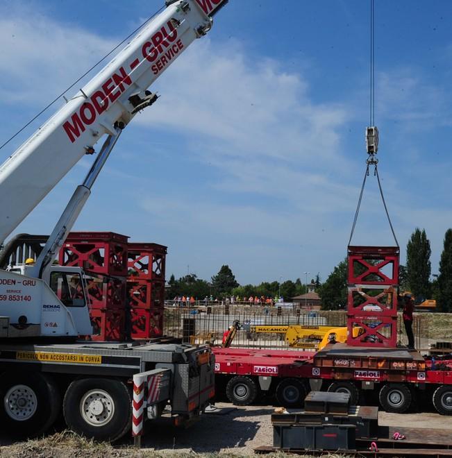 Il nuovo ponte si eleva Simbolo di genio e rinascita 