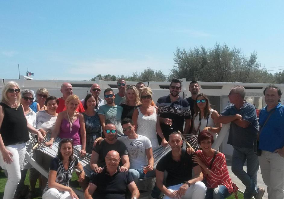 I saluti a due dipendenti del Comune