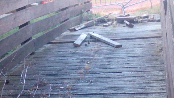 Buco del Signore, protesta per il ponte rotto