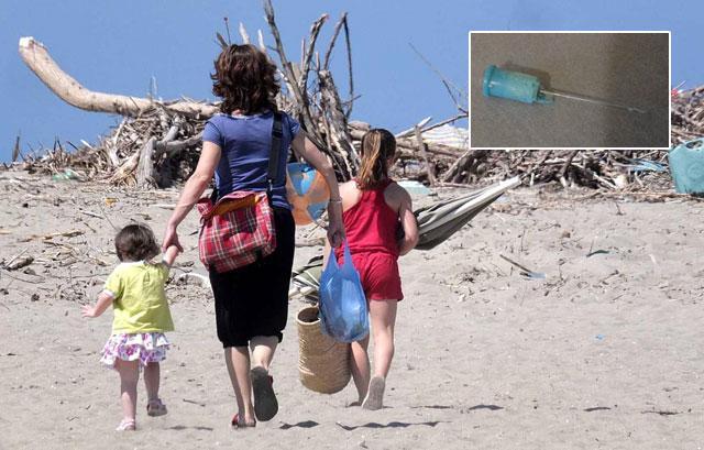 Punta da una siringa in spiaggia. La donna: "Dovrò stare in ansia per sei mesi"