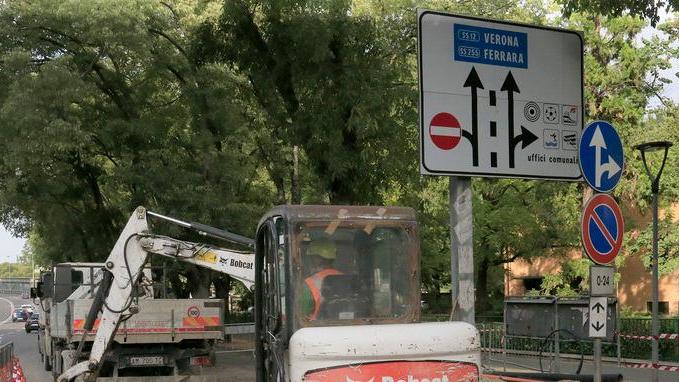 Tubatura rotta al Cialdini Allarme alla casa protetta