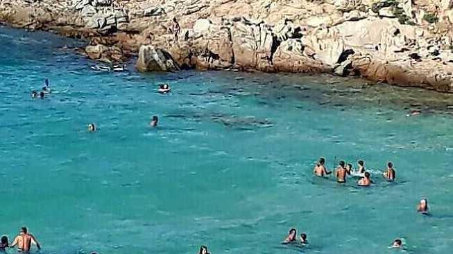 Spiaggia della Rena Bianca rimosso un cavo sottomarino
