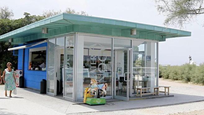 Furto alla baracchina Adone: i ladri si sono calati dal tetto