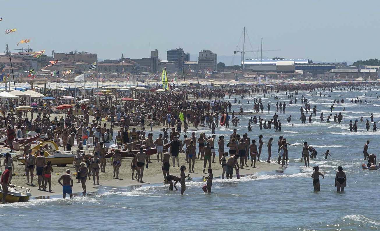 Un tratto della spiaggia di Viareggio