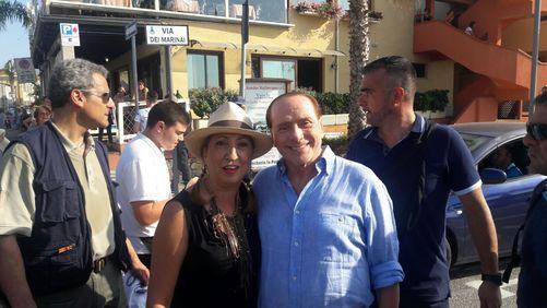 Silvio Berlusconi a sorpresa a Golfo Aranci 