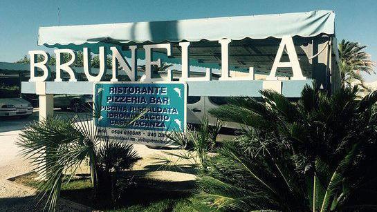Muore d’infarto sulla spiaggia davanti a tutti