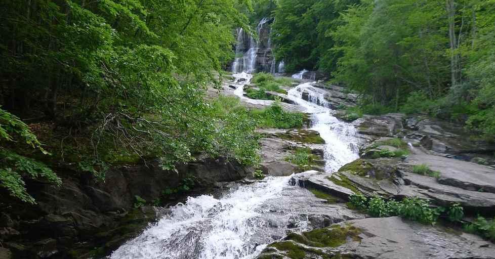 Fanano, si ferisce cadendo dalle cascate del Doccione