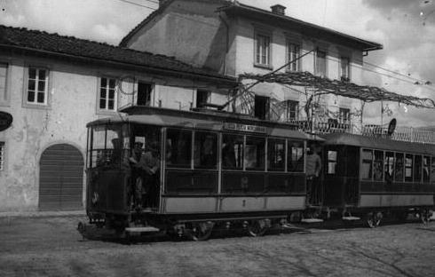 Il tram in una foto d’epoca dell’Archivio fotografico lucchese “Arnaldo Fazzi”