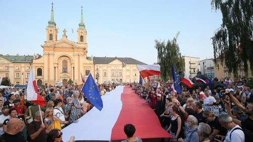 Polonia: proteste per riforma giustizia