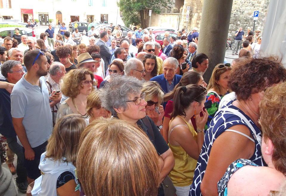 L’abbraccio della città alla splendida Visitazione 