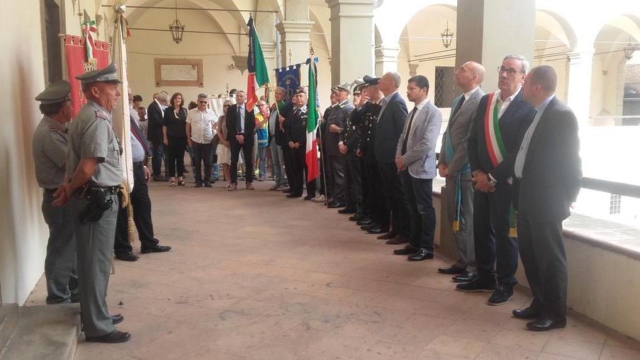 Campane all’ora dell’eccidio e scultura di Rossi in piazza