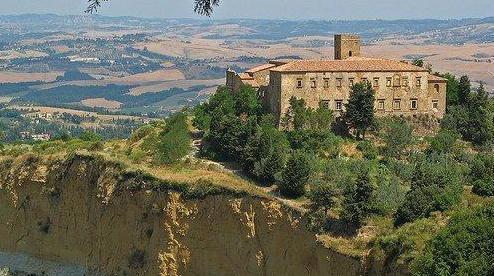 Riapre la Badia coi ragazzi di Mondo Nuovo
